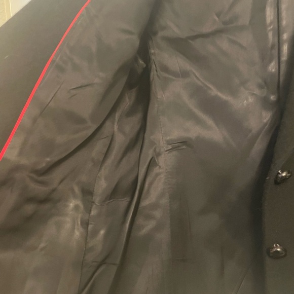 Beautiful structured fit cashmere wool blend black blazer. 2 button front. - Picture 12 of 16